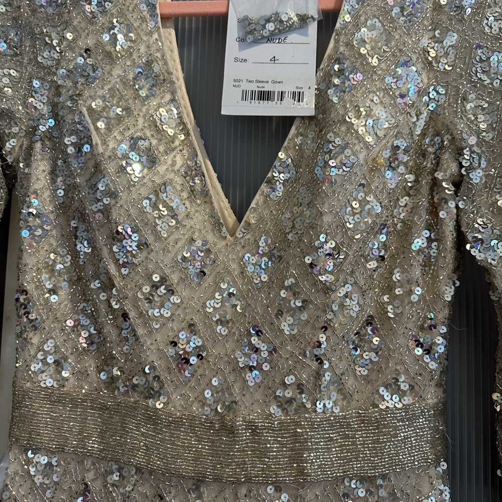 (383) ❤️ BNWT MAC DUGGAL GEOMETRIC EMBELLISHED EVENING GOWN STYLE 5021 - Picture 4 of 9